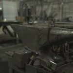 Welke smeedgereedschappen zijn essentieel voor beginners?